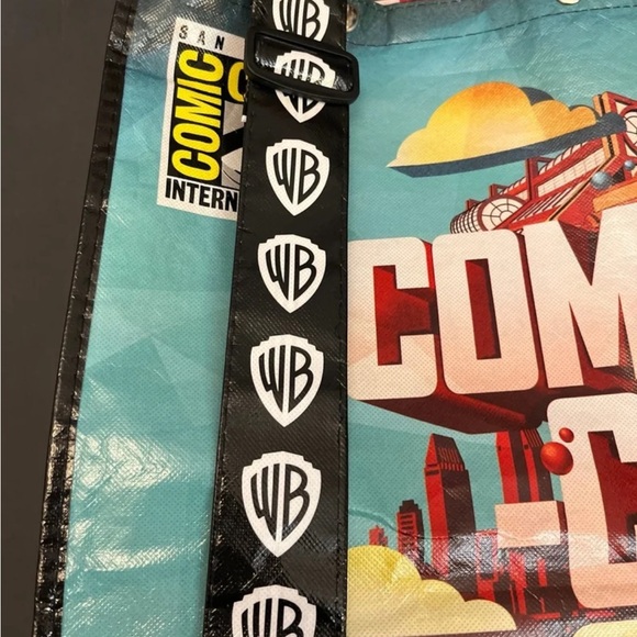 Large Shopping Backpack Warner Brothers Comic Con 2019 - Picture 5 of 9
